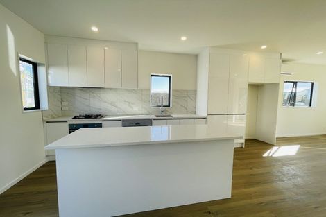 Photo of property in 42b Crestview Rise, Papakura, 2110