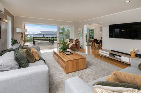 Photo of property in 33 Montclair Rise, Browns Bay, Auckland, 0630