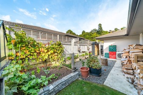 Photo of property in 48 King Charles Drive, Kingsley Heights, Upper Hutt, 5018