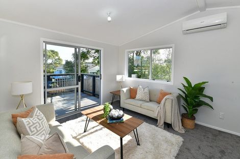 Photo of property in 17 Shakespear Road, Army Bay, Whangaparaoa, 0930
