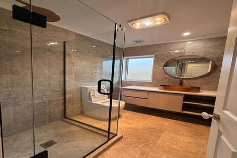 Photo of property in 2 Corta Bella Place, Golflands, Auckland, 2013