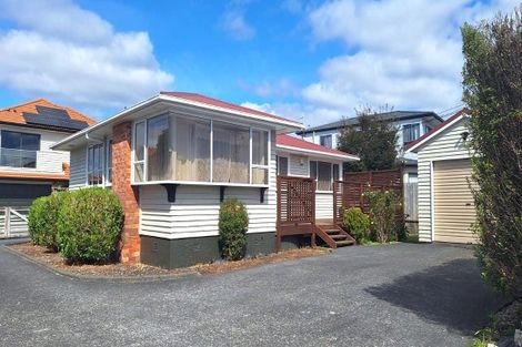 Photo of property in 62 Waimumu Road, Massey, Auckland, 0614