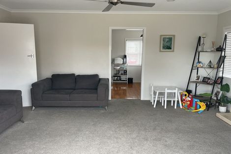 Photo of property in 12 Albert Road, Kelston, Auckland, 0602