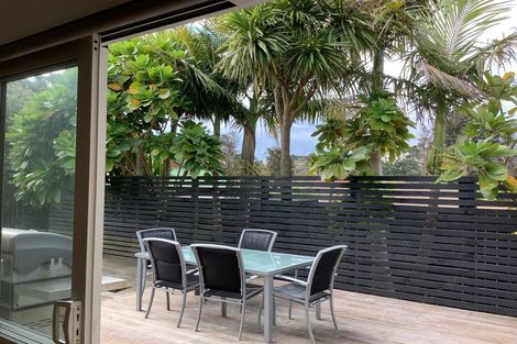 Photo of property in 5 Bishop Street, Green Bay, Auckland, 0604