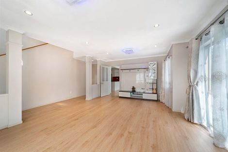 Photo of property in 2 Ochre Place, Blockhouse Bay, Auckland, 0600