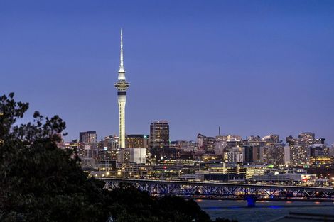 Photo of property in 1/26 Tizard Road, Birkenhead, Auckland, 0626