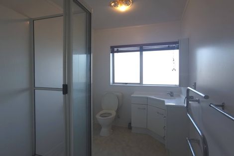 Photo of property in 2 Anure Place, Highland Park, Auckland, 2010