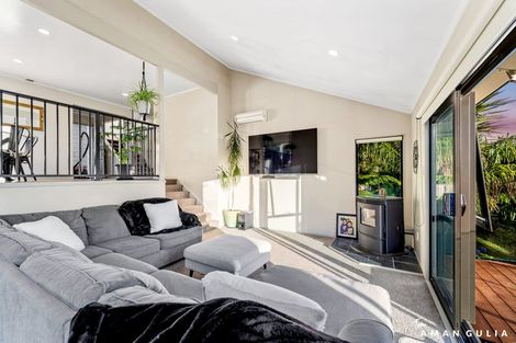 Photo of property in 33 Waipuia Place, Greenhithe, Auckland, 0632