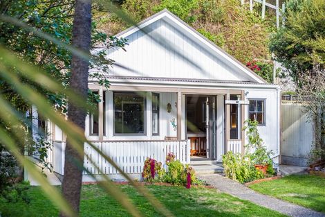 Photo of property in 123 Muritai Road, Eastbourne, Lower Hutt, 5013