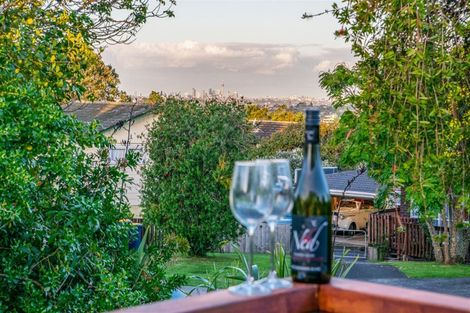 Photo of property in 8 Spence Road, Henderson, Auckland, 0612