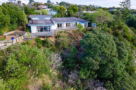 Photo of property in 18 Heretaunga Crescent, Cable Bay, 0420