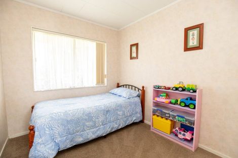 Photo of property in 5 Parfitt Place, Ngatea, 3503