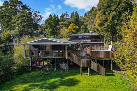 Photo of property in 1/757 West Coast Road, Oratia, Auckland, 0604