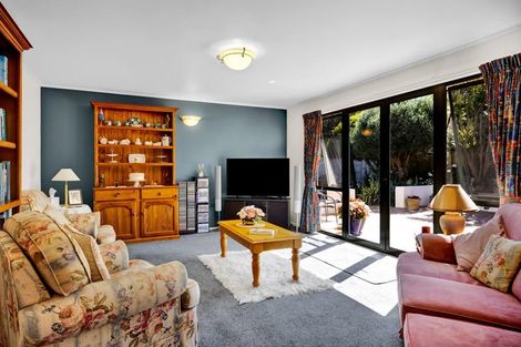 Photo of property in 15 Rod Syme Place, Hawera, 4610