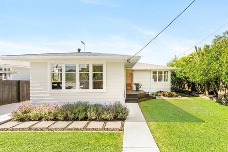 Photo of property in 1/10 Neil Avenue, Te Atatu Peninsula, Auckland, 0610