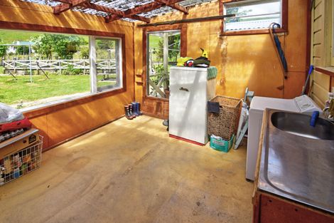 Photo of property in 1394 Opaki Kaiparoro Road, Mauriceville, Masterton, 5882