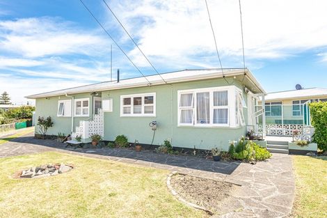 Photo of property in 15 Karaka Street, Castlecliff, Whanganui, 4501