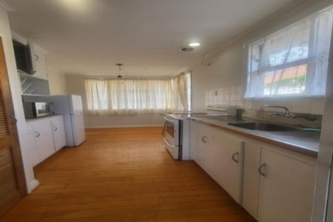 Photo of property in 70 Cambridge Terrace, Papatoetoe, Auckland, 2025