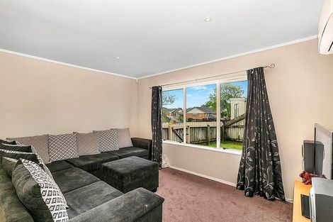 Photo of property in 3 Bernina Place, Weymouth, Auckland, 2103