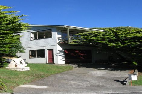 Photo of property in 5 Bushland Grove, Paparangi, Wellington, 6037