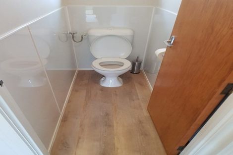 Photo of property in 2/5 Moana Avenue, Belmont, Auckland, 0622