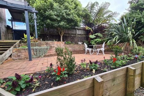 Photo of property in 327 Tukapa Street, Hurdon, New Plymouth, 4310