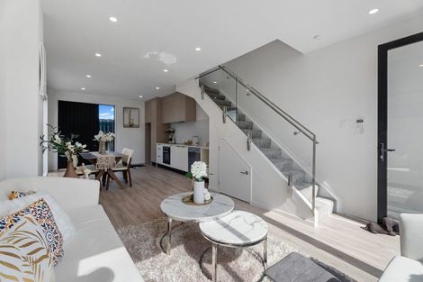 Photo of property in 2/10 Hutchinsons Road, Bucklands Beach, Auckland, 2014