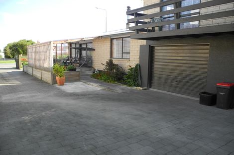 Photo of property in 12 Timaru Road, Waimate, 7924