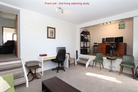 Photo of property in 52 Newlands Road, Newlands, Wellington, 6037