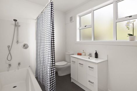 Photo of property in 36 Tio Tio Road, Miramar, Wellington, 6022