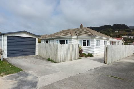 Photo of property in 33 Findlay Street, Tawa, Wellington, 5028