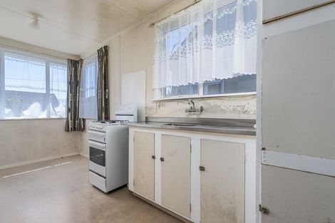 Photo of property in 61 Cook Street, Marfell, New Plymouth, 4310