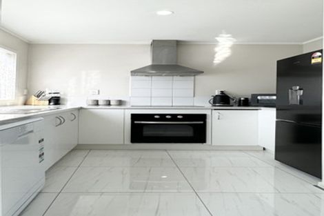 Photo of property in 1/5 John Jennings Drive, Oteha, Auckland, 0632