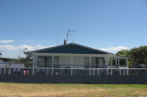 Photo of property in 350 Pukehina Parade, Pukehina, Te Puke, 3189
