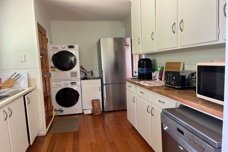 Photo of property in 33 Amberley Avenue, Te Atatu South, Auckland, 0610