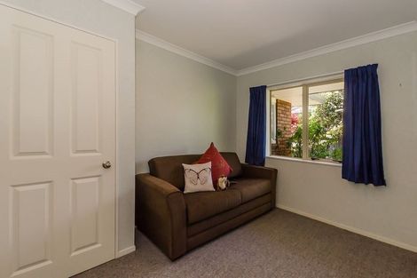 Photo of property in 8 Balmerino Grove, Waikanae, 5036