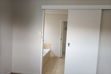 Photo of property in 32 Kayes Road, Pukekohe, 2120