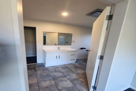 Photo of property in 20a Olivia Crescent, Tawa, Wellington, 5028