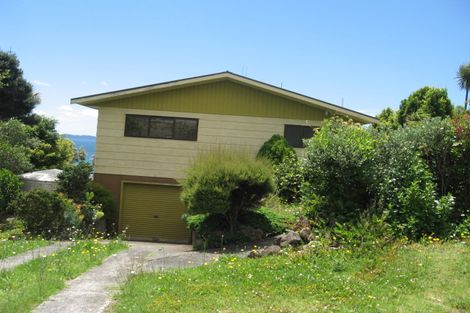 Photo of property in 14 Heretaunga Crescent, Cable Bay, 0420