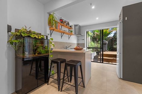 Photo of property in 3/80 Onewa Road, Northcote Point, Auckland, 0627