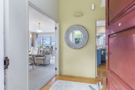 Photo of property in 21a Seaview Road, Castor Bay, Auckland, 0620