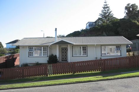 Photo of property in 51 Gloaming Hill, Titahi Bay, Porirua, 5022