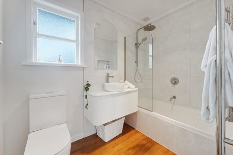 Photo of property in 46 Matipo Road, Te Atatu Peninsula, Auckland, 0610