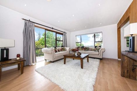 Photo of property in 86 Ayton Drive, Totara Vale, Auckland, 0629