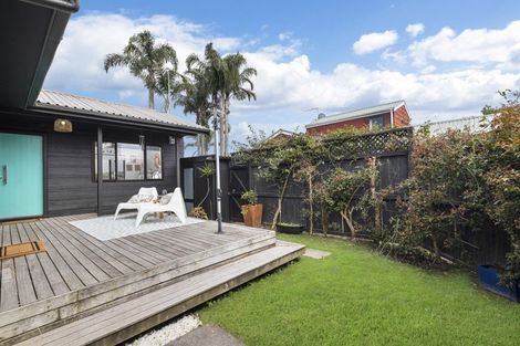Photo of property in 2/78 Ngataringa Road, Devonport, Auckland, 0624
