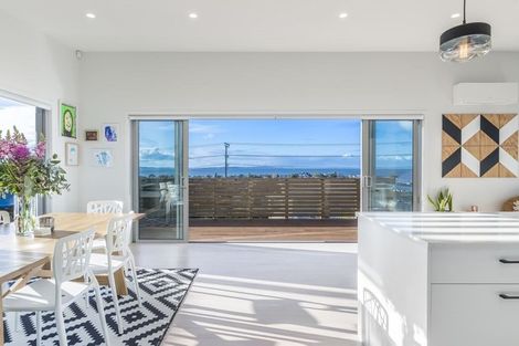Photo of property in 42 Brightside Road, Stanmore Bay, Whangaparaoa, 0932