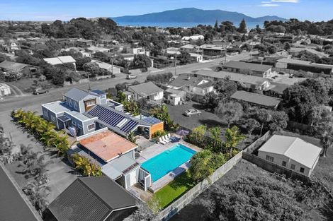 Photo of property in 31 Rauparaha Street, Waikanae Beach, Waikanae, 5036
