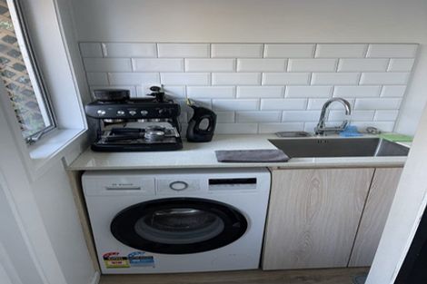 Photo of property in 1/38 Hillcrest Avenue, Hillcrest, Auckland, 0627