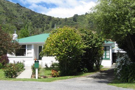 Photo of property in 9 Seaview Crescent, Picton, 7220