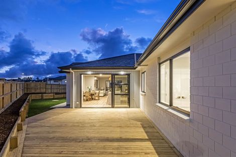 Photo of property in 22 Vinistra Road, Kumeu, 0810